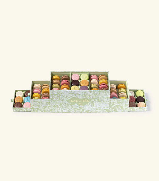 LADURÉE Schubladenschachtel mit 32 Macarons und 18 Eugénie